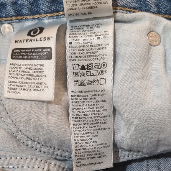 Levi's Classic Light Blue Denim - Picture 8 of 11